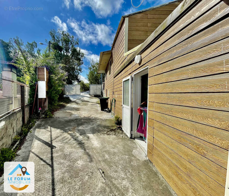 Tampon 97430 - maison avec 2 logements indépendants - bon rendement locatif - facile d'accès - photo 4