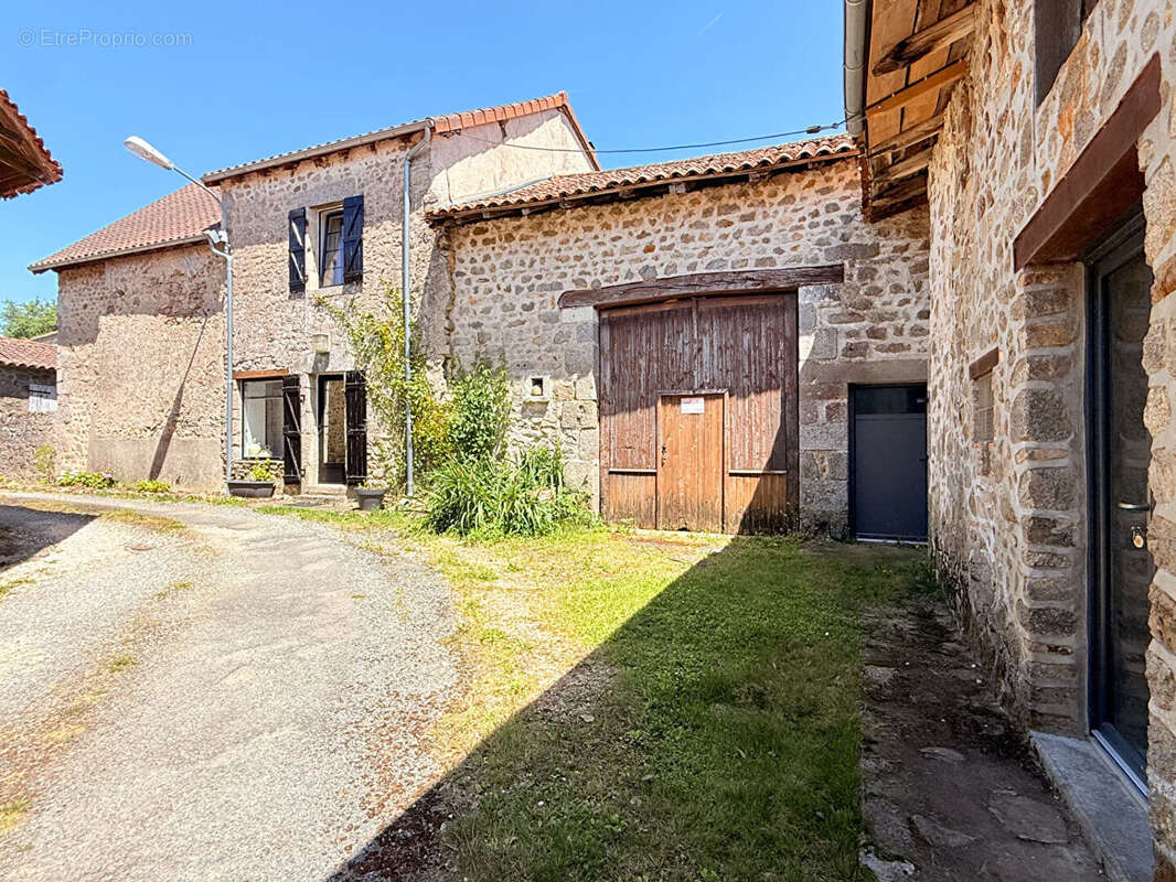 Maison à PIEGUT-PLUVIERS