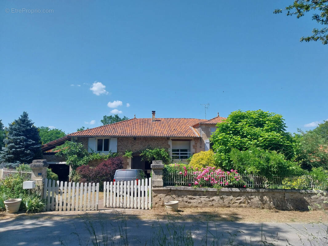 Maison à ROUMAZIERES-LOUBERT