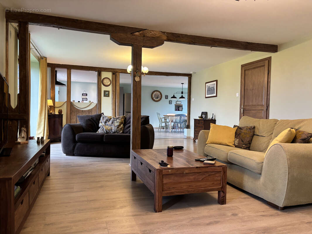 Maison à SAINT-PRIEST-LA-PLAINE