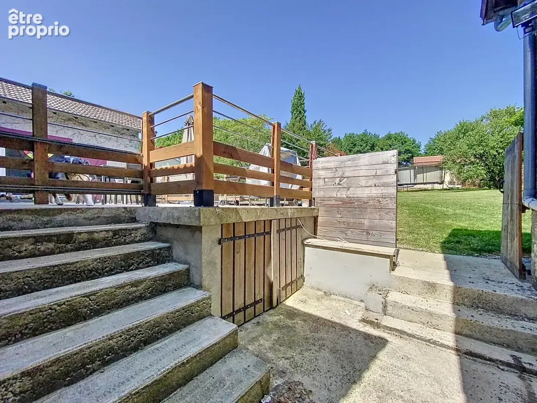 Maison de bourg avec grand terrain et piscine - photo 3
