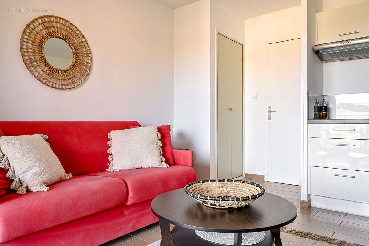 ** Proche Plage & Port ** Appartement  1 Pièce (28,05m²) ** (83430) SAINT MANDRIER SUR MER ** - photo 4