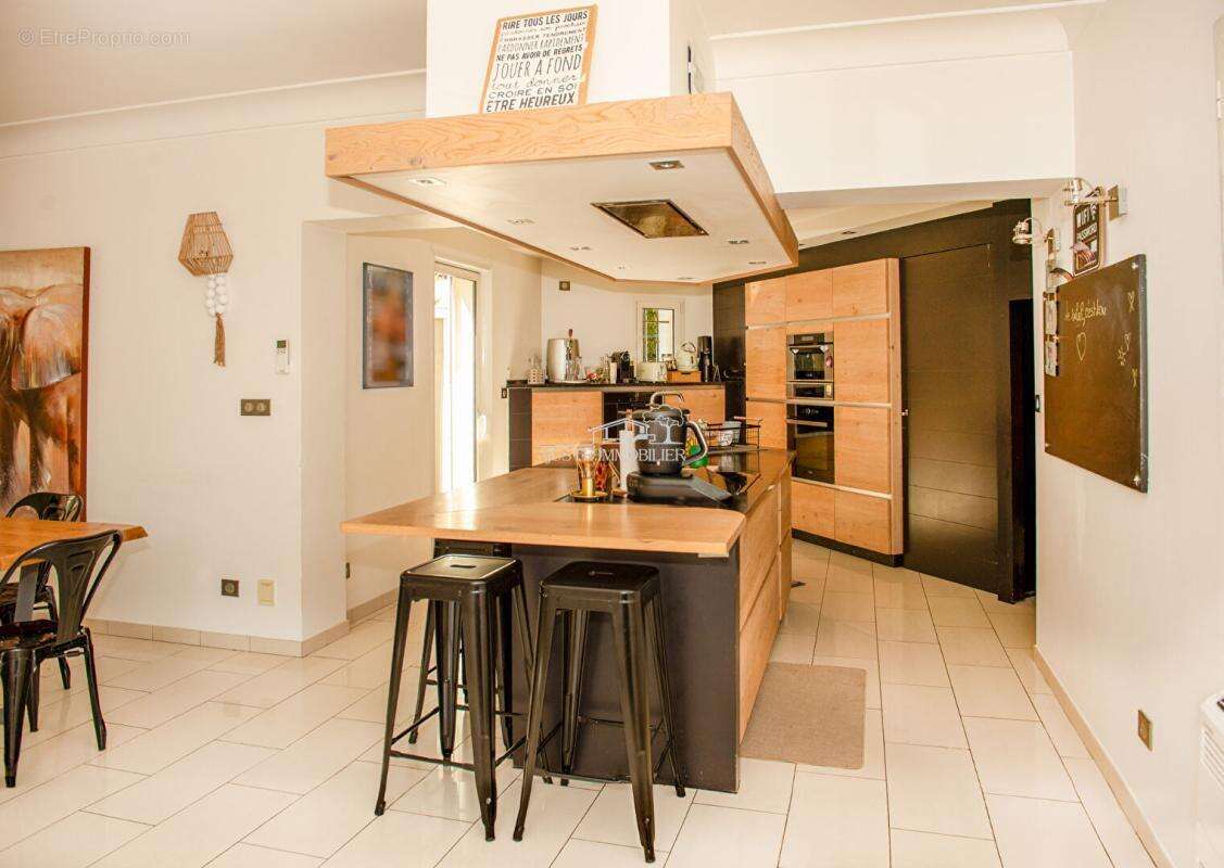 Propriété d'exception de 252m² sur une parcelle de 1650m² - photo 10