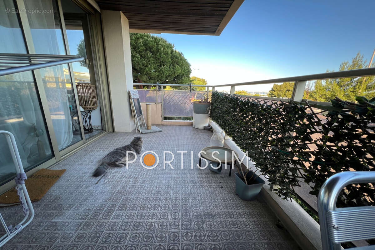Appartement à SAINT-LAURENT-DU-VAR
