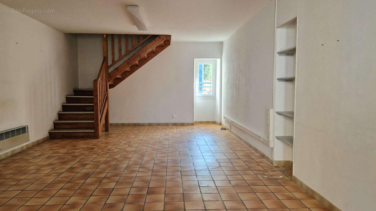 Appartement à SAINTE-CECILE-LES-VIGNES