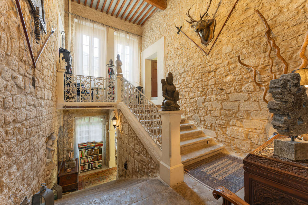Château médiéval XII e Siecle rénové entre mer et Montagne avec vue  en 360 degrés sur la vallée verdoyante - photo 25
