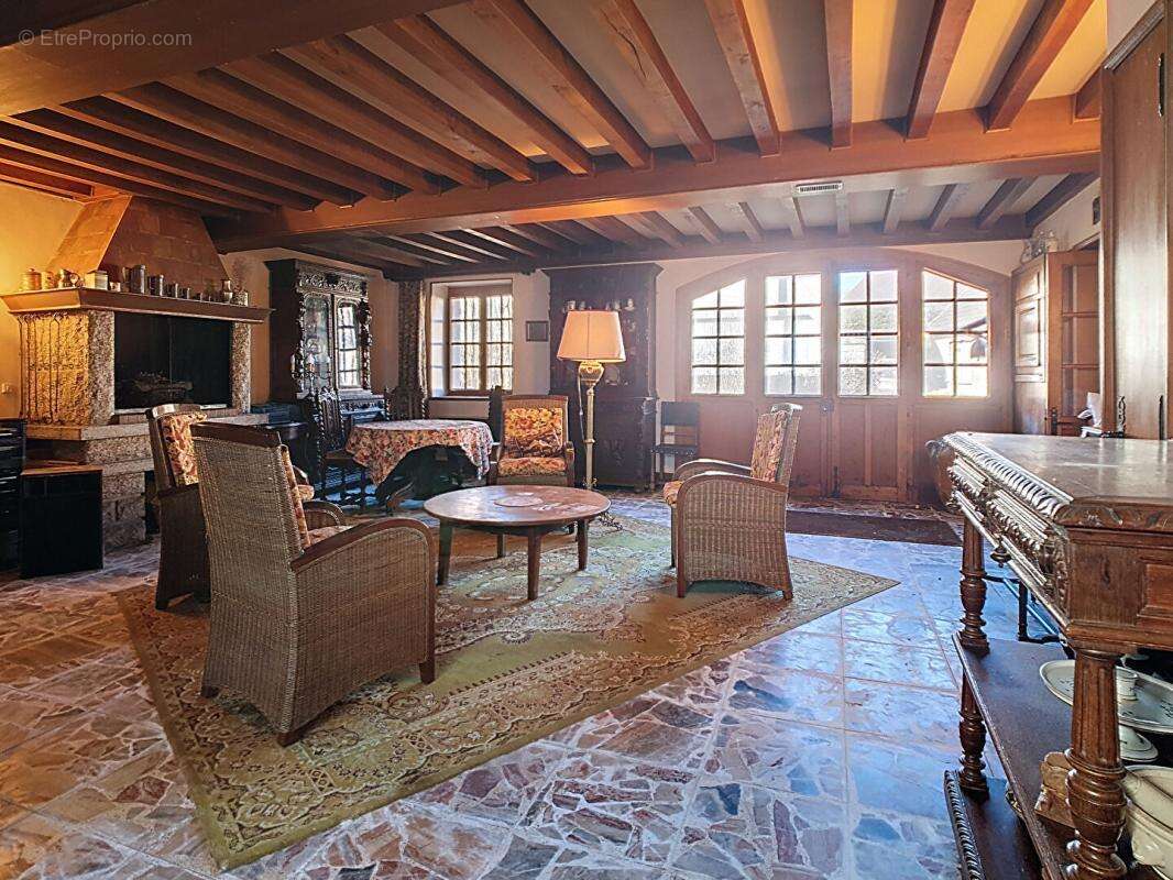 Maison à LA ROCHE-EN-BRENIL