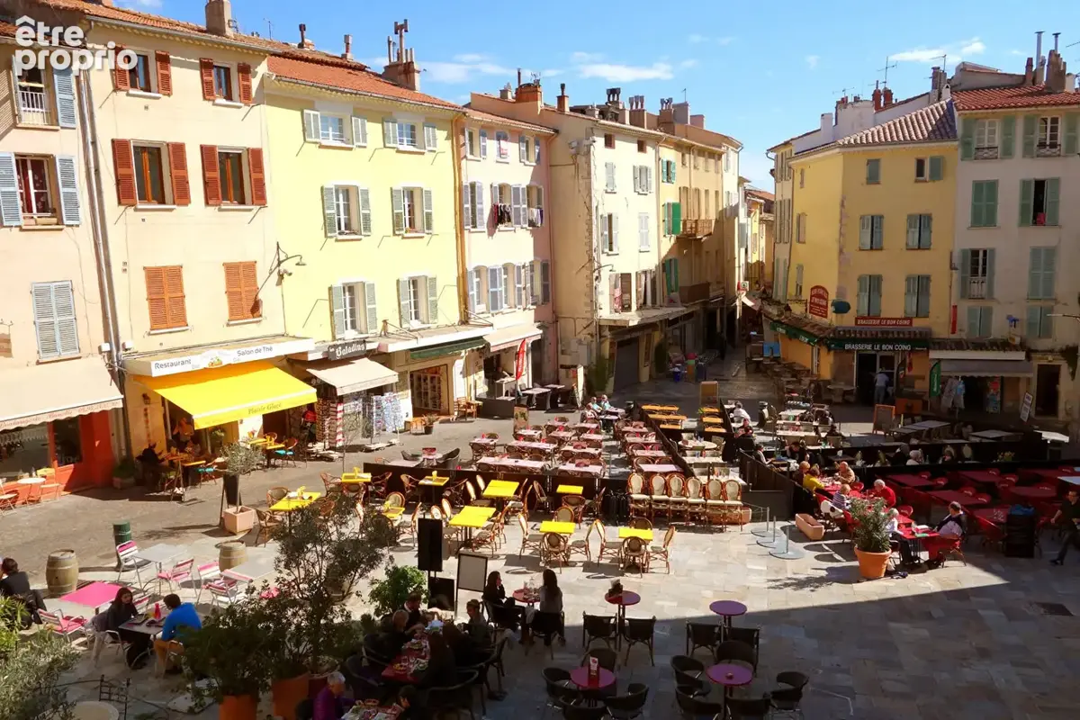A vendre brasserie avec licence iv de 137 m2 ouvert de mars a octobre idealement sur une belle place situe au - photo 2