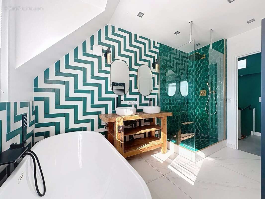 Appartement à PARIS-16E