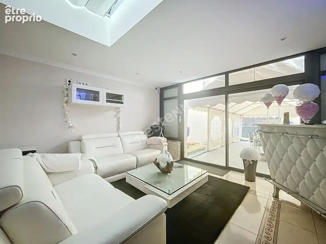 Bel ensemble immobilier - Maison - Appartement - Local commercial - Rendement locatif - photo 2