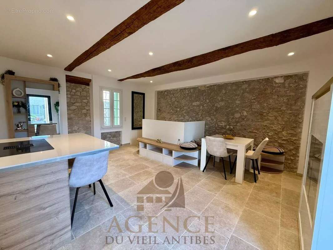 Vieil Antibes REZ-DE-JARDIN 107m2 - photo 3