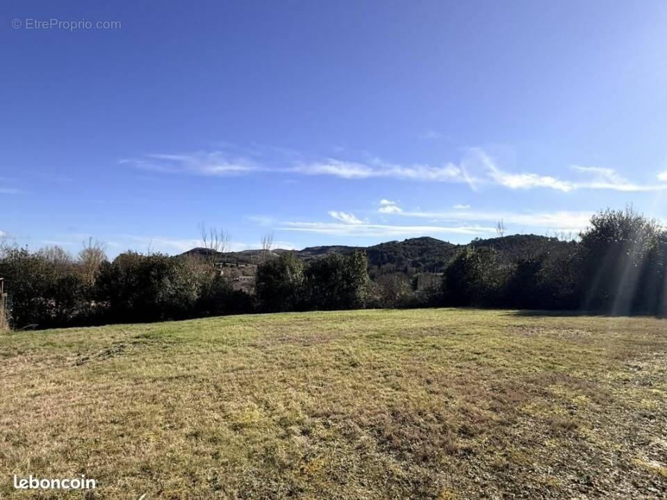 Terrain à VILLENEUVE-LA-COMPTAL
