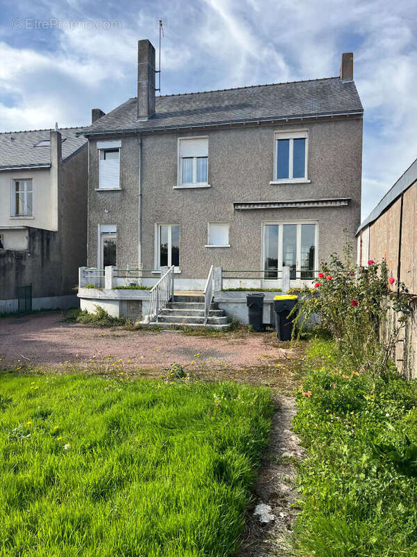 Maison à VILLEDIEU-LA-BLOUERE