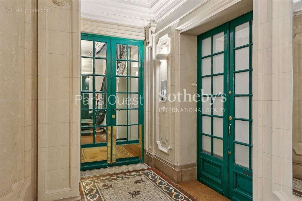 Appartement à NEUILLY-SUR-SEINE