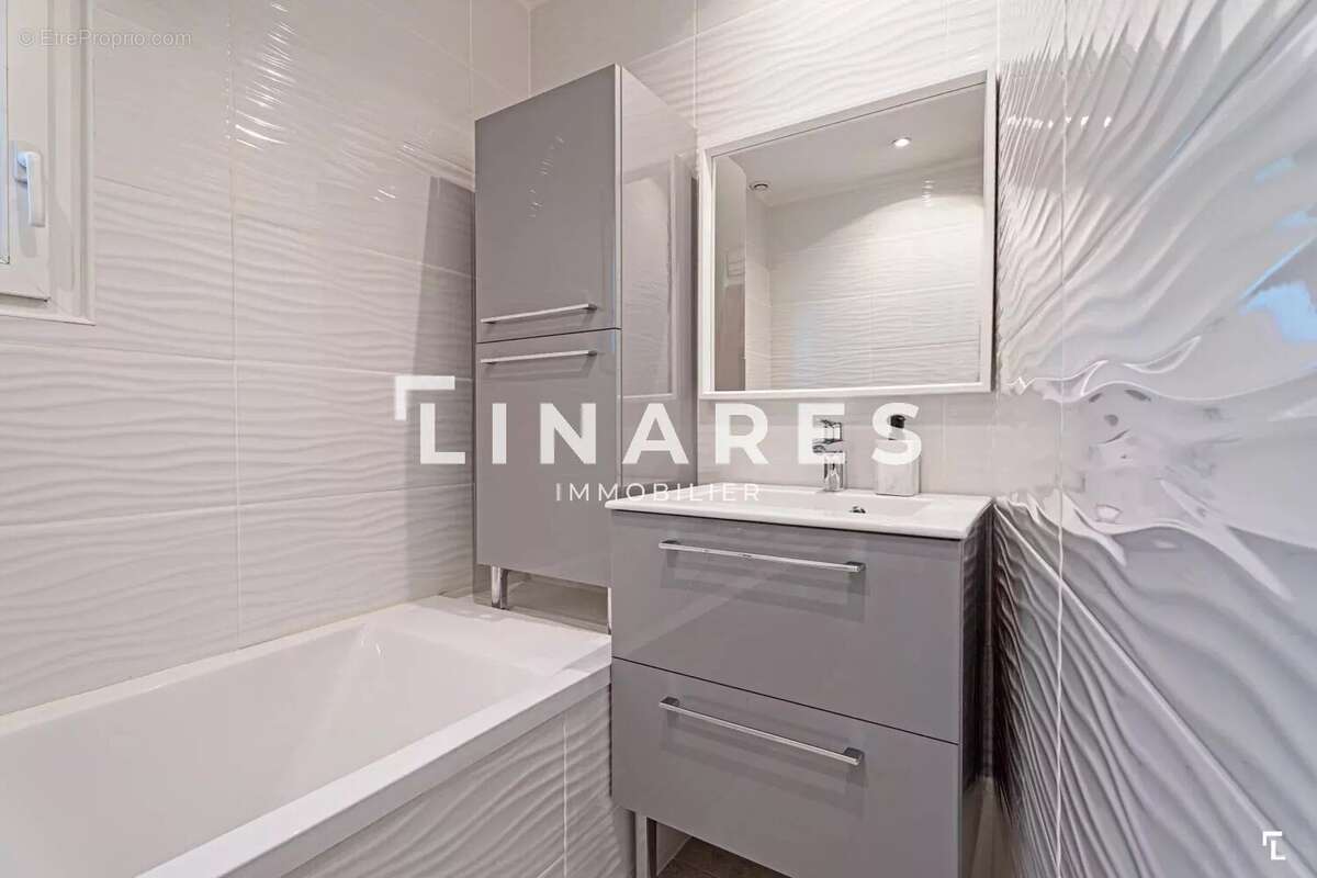 LA CEYRESTAINE  - Villa T7 de 225m2 - Terrain 759m2 - PISCINE - 13600 CEYRESTE - photo 19