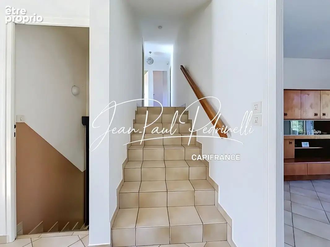 CALUIRE-ET-CUIRE – Cœur Vassieux – Villa 101 m² habitables + 115 m² Hors Carrez (double garage et annexe) – Terrain plat 770 M²  - photo 10