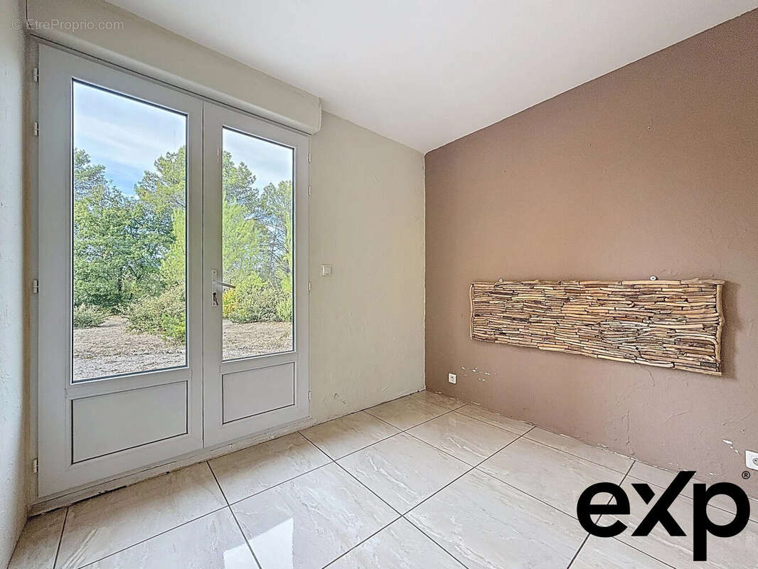 Maison à BAGNOLS-EN-FORET