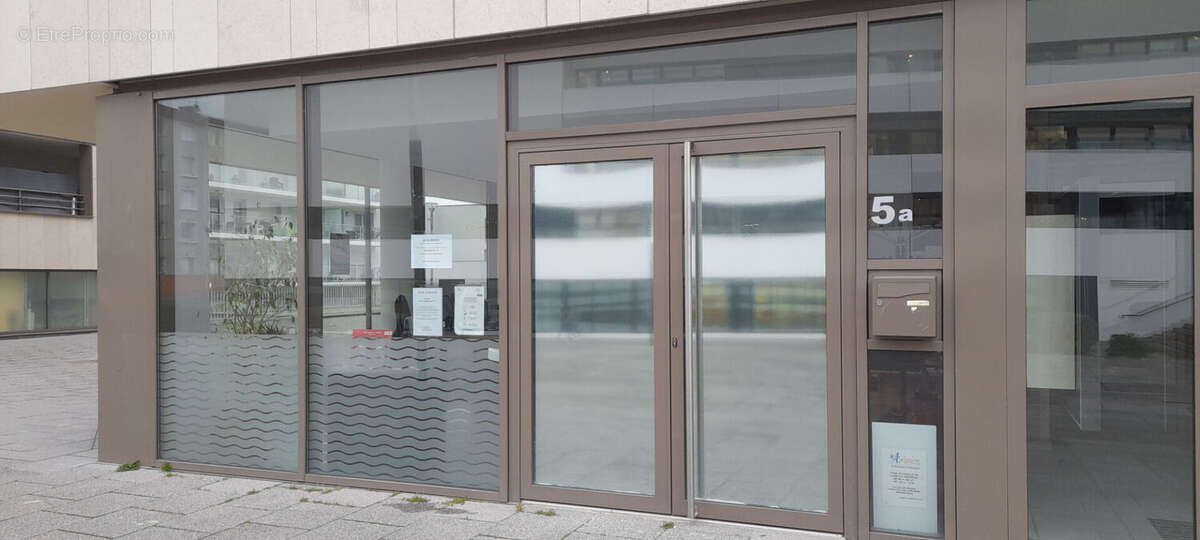 Commerce à TINQUEUX