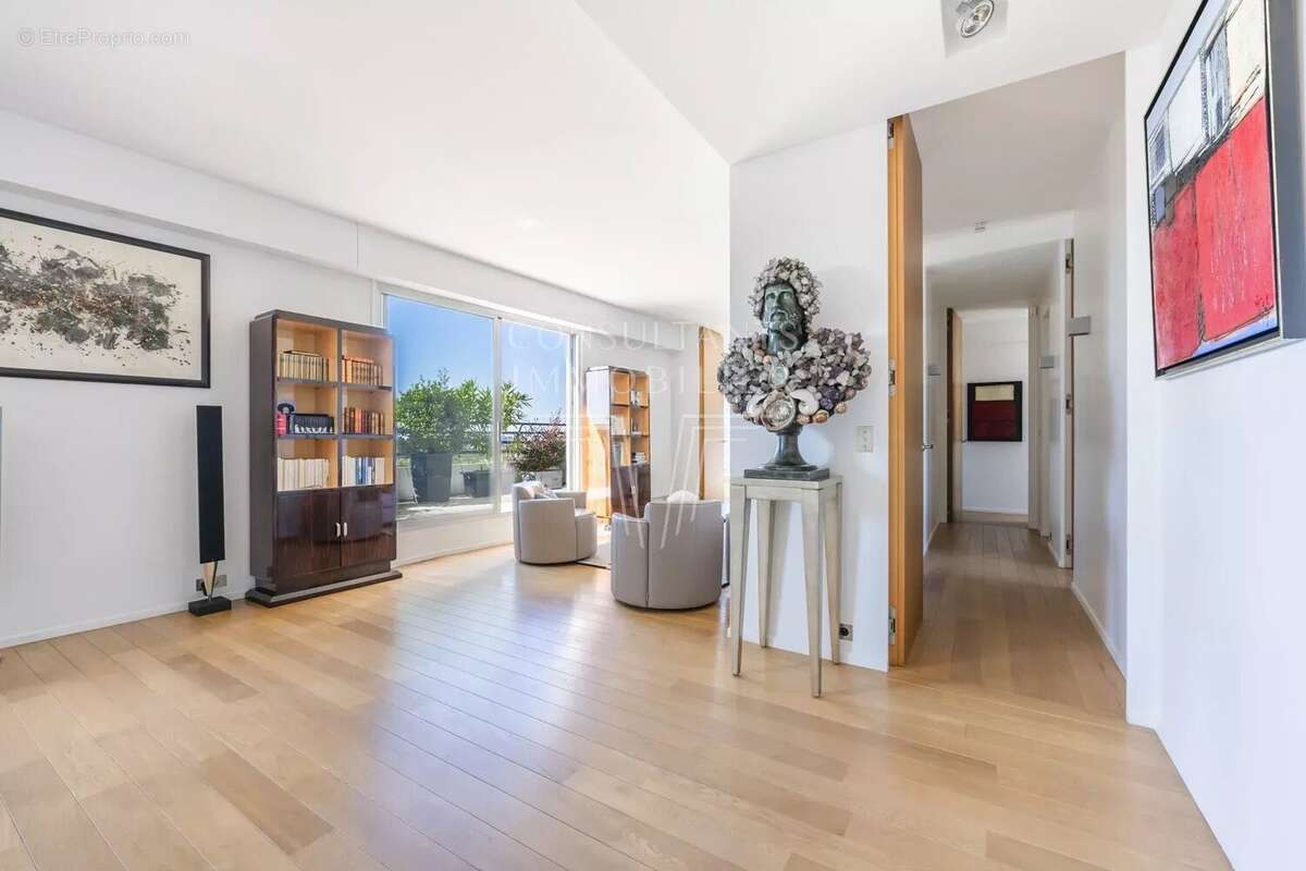 Appartement à PARIS-16E