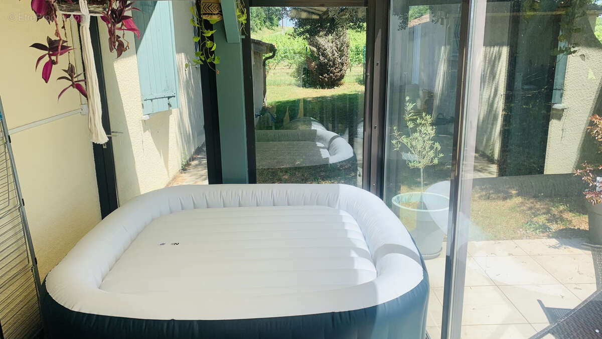 Maison à LA ROQUILLE