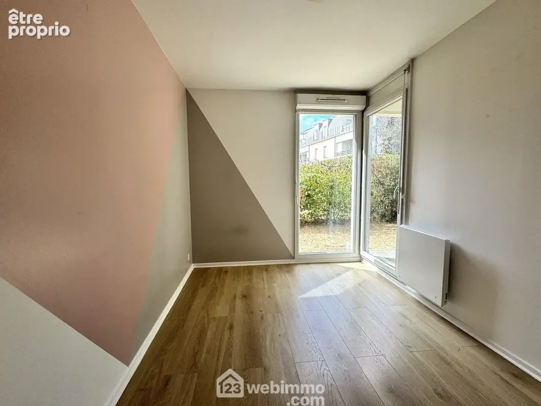 Le première chambre donnant sur la jardin