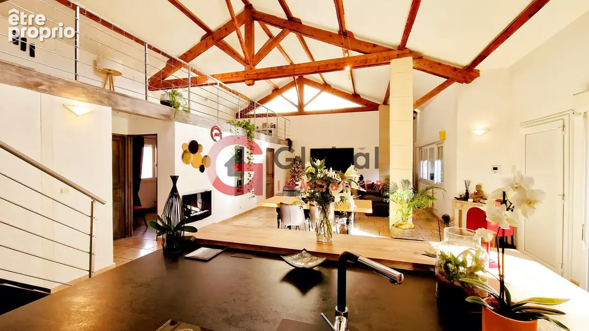 Maison / loft plain-pied avec jardin et parking + dépendance - photo 3
