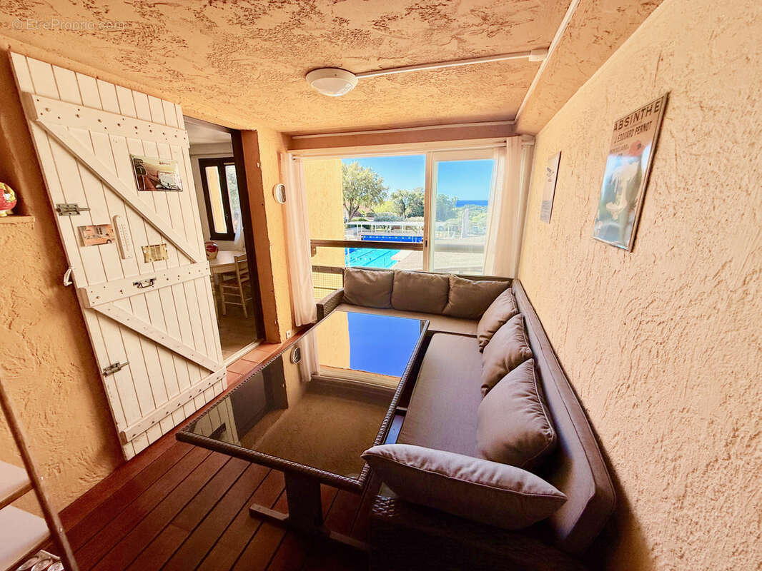 Élégant T2 avec loggia et vue mer panoramique - photo 8