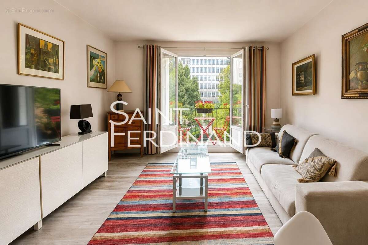 Appartement à NEUILLY-SUR-SEINE