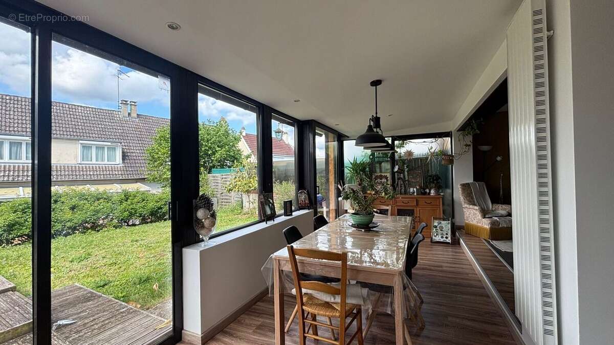 Spacieuse pièce de vie lumineuse de 45 m² - Maison à LOUVIERS