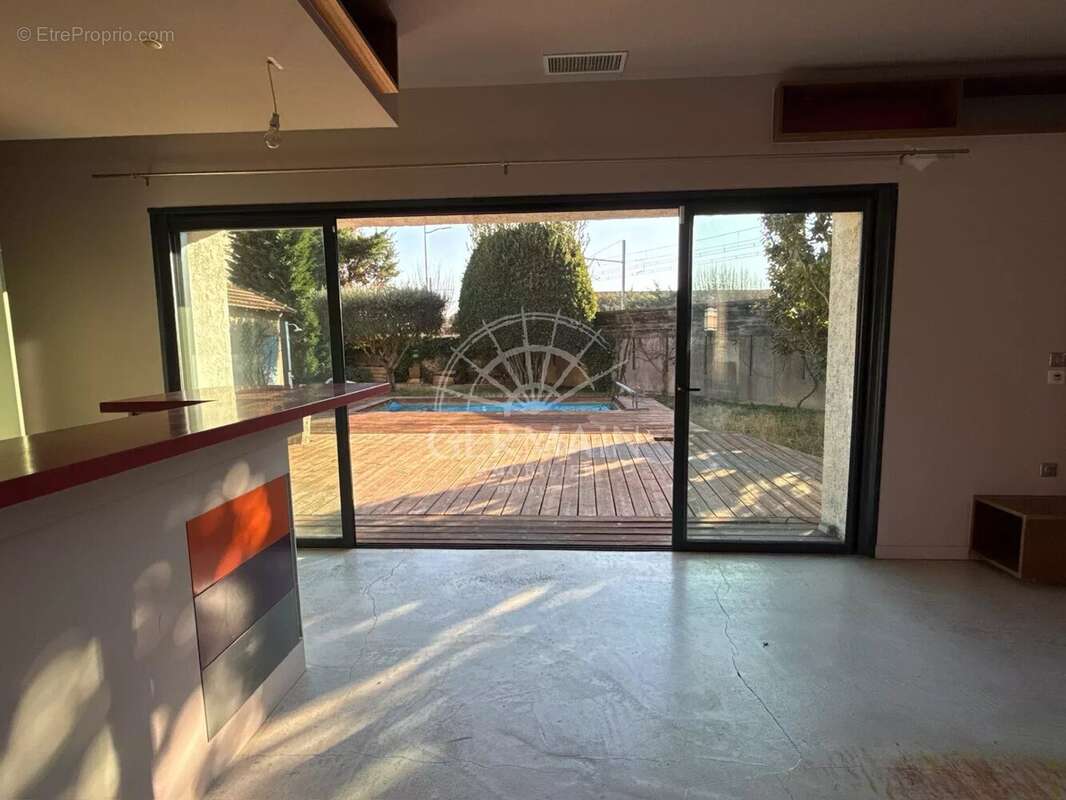 Maison à L'ISLE-SUR-LA-SORGUE