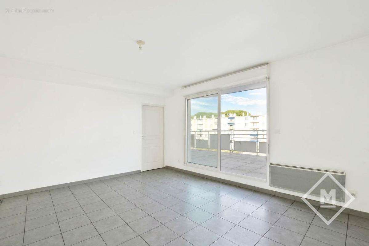 Appartement à MARSEILLE-4E
