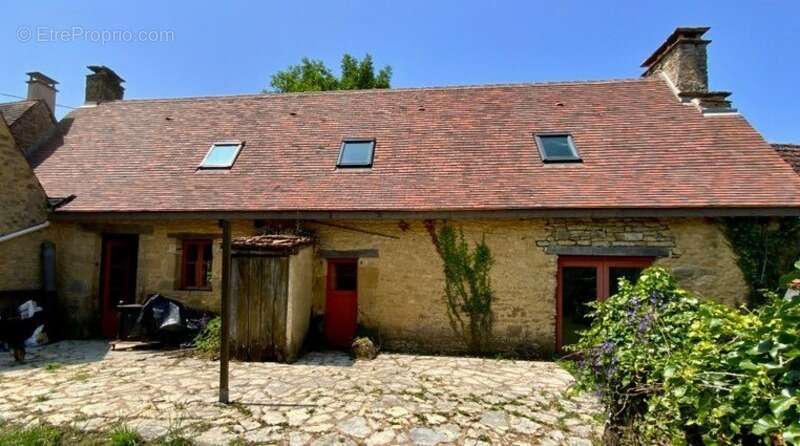 Maison à LA CHAPELLE-AUBAREIL