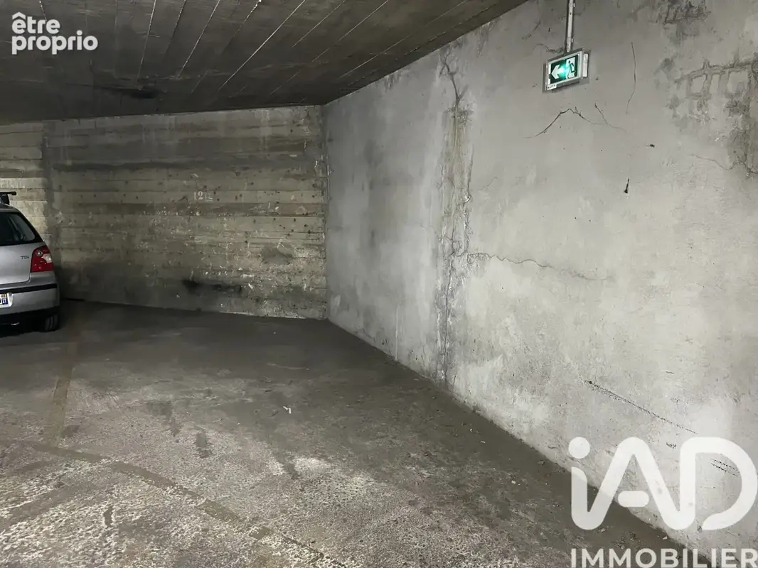 Photo 1 - Parking à PARIS-15E