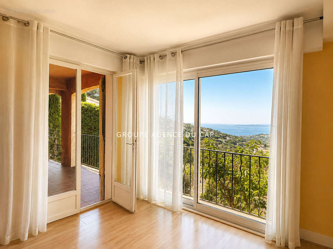 A vendre  villa provençale  vue mer piscine garage aux issambres - photo 12