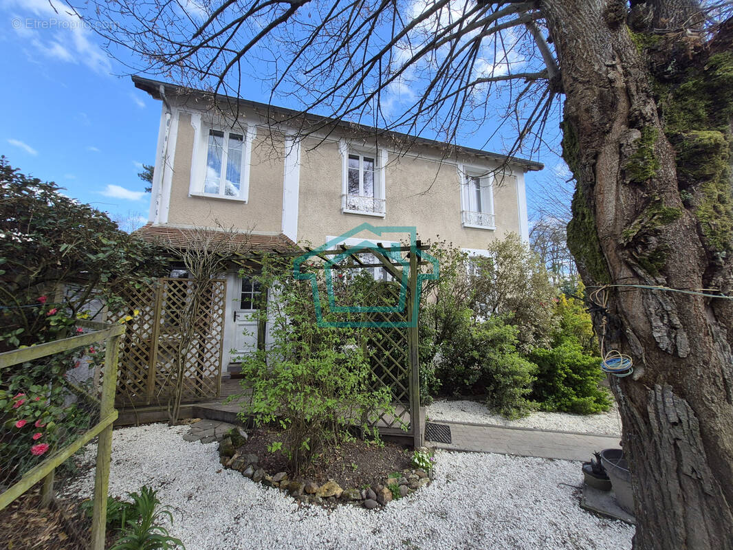 Maison à THOIRY