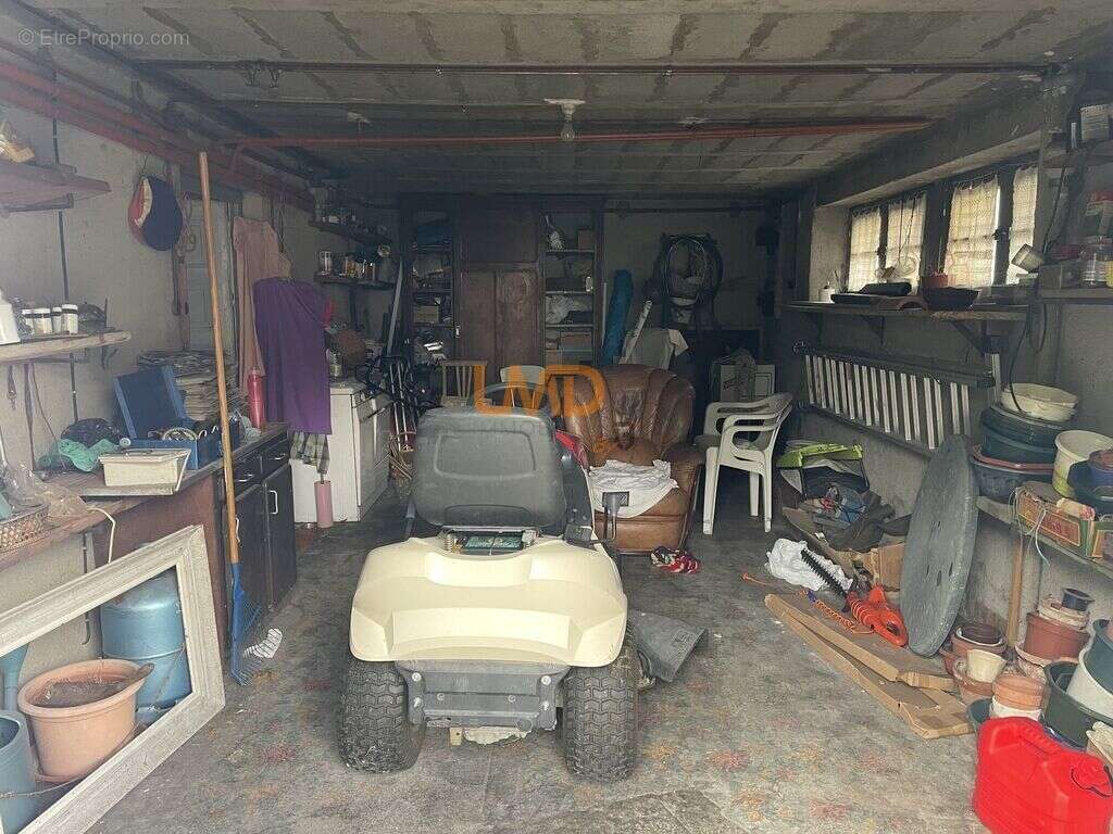 Maison à DECAZEVILLE