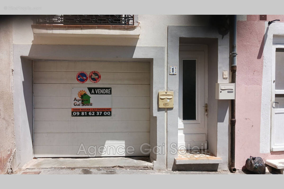 Parking à LESPIGNAN