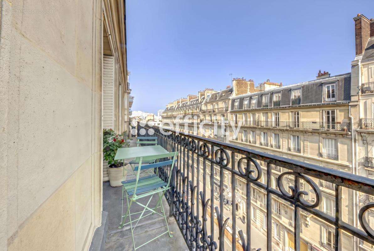 Appartement à PARIS-17E