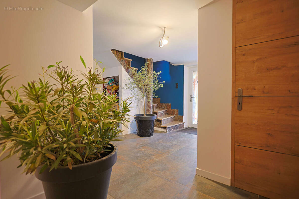 Maison individuelle rénovée, volumes généreux et cadre paisible à LELLING - photo 6