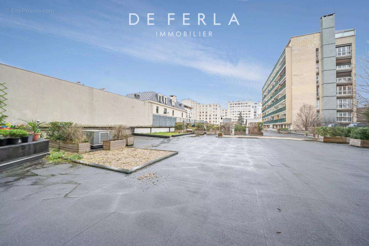 Appartement à PARIS-14E