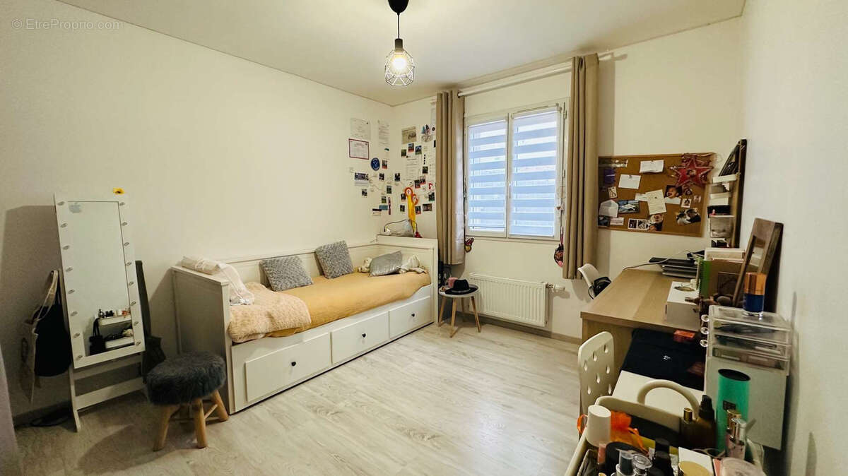 Maison à ENTRECHAUX