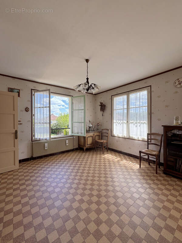 Maison à LEUGLAY