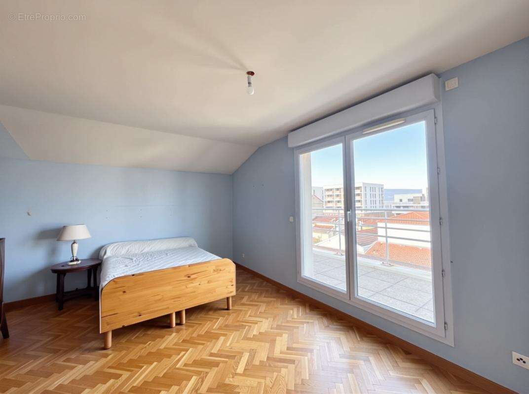 Appartement à SATHONAY-CAMP