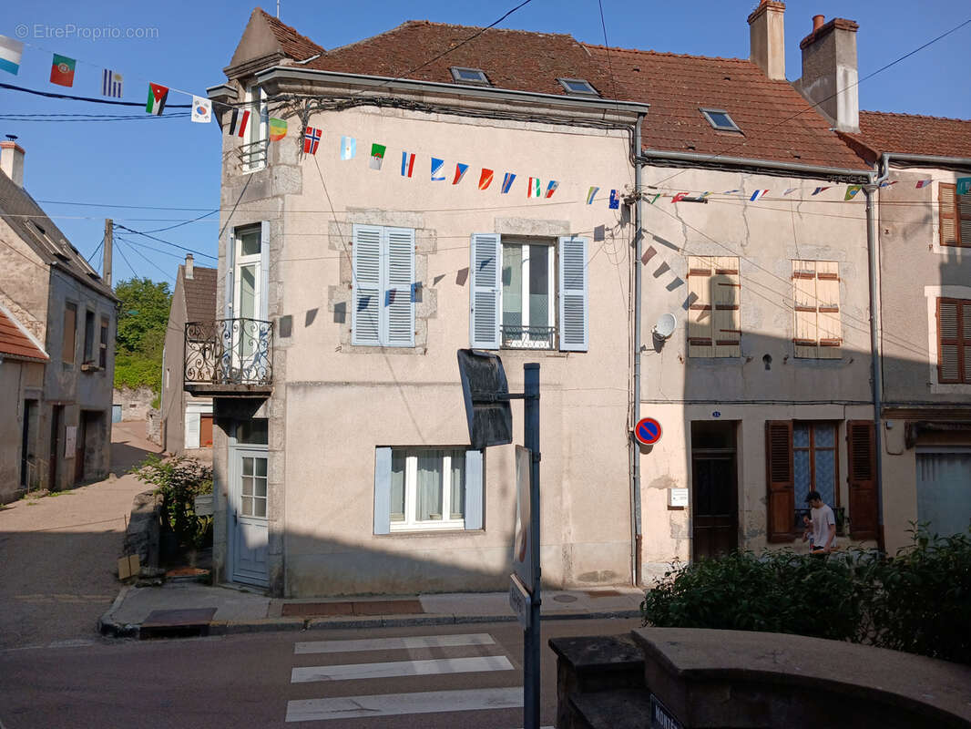 Lormes centre ville, maison de caractère avec 4 chambres et cour. Morvan. - photo 2