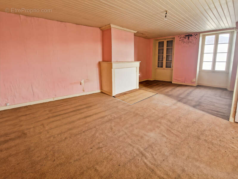 Maison à BRIZAMBOURG