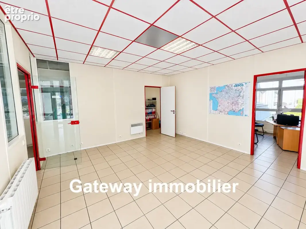 A vendre ensemble immobilier entrepôts/bureau 3346m2 à 03300 cusset - photo 6
