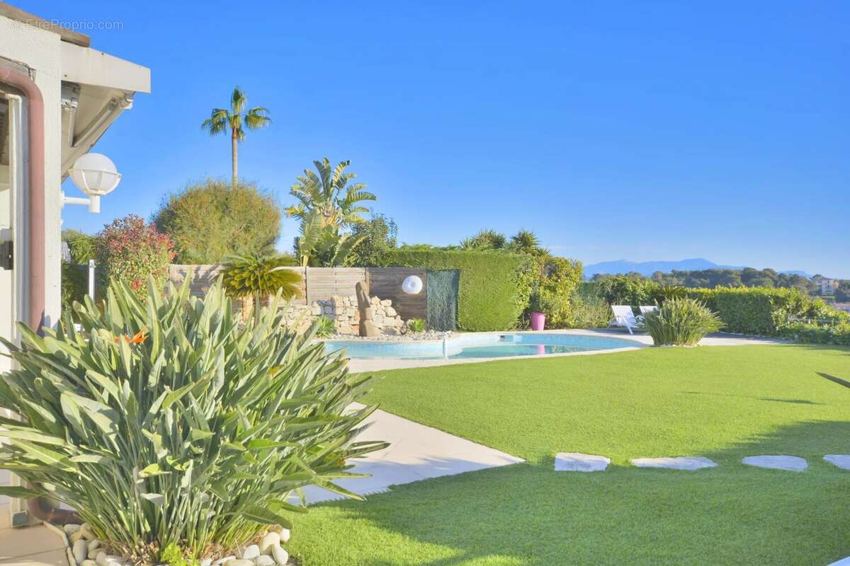 Maison à VILLENEUVE-LOUBET