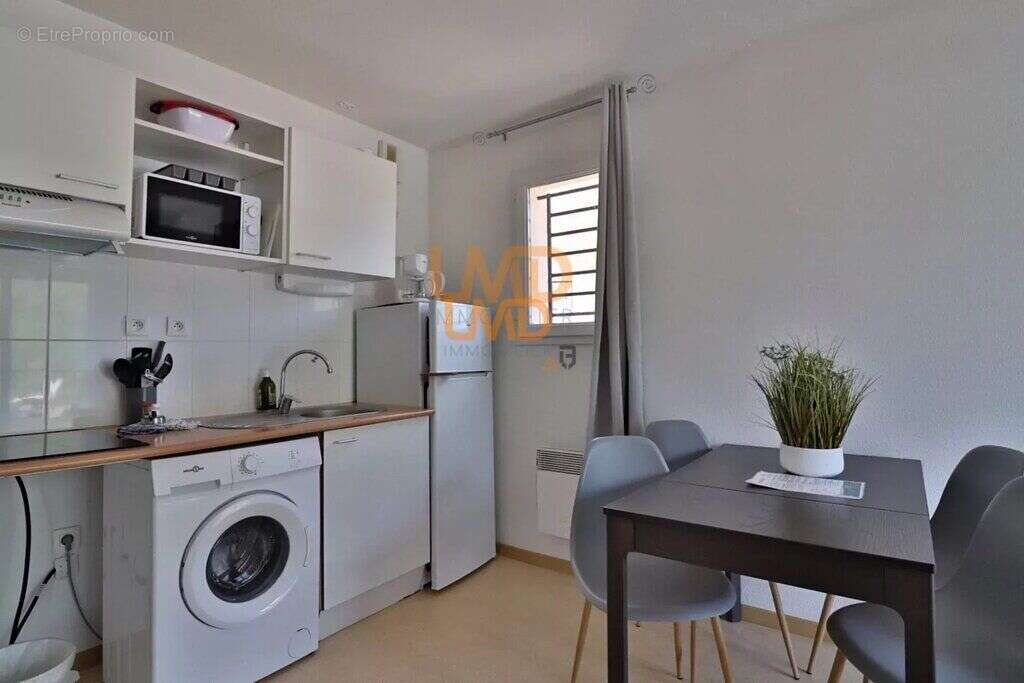 Appartement à AVENE