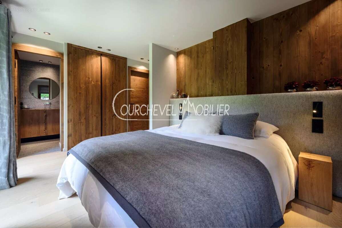 Maison à LES ALLUES