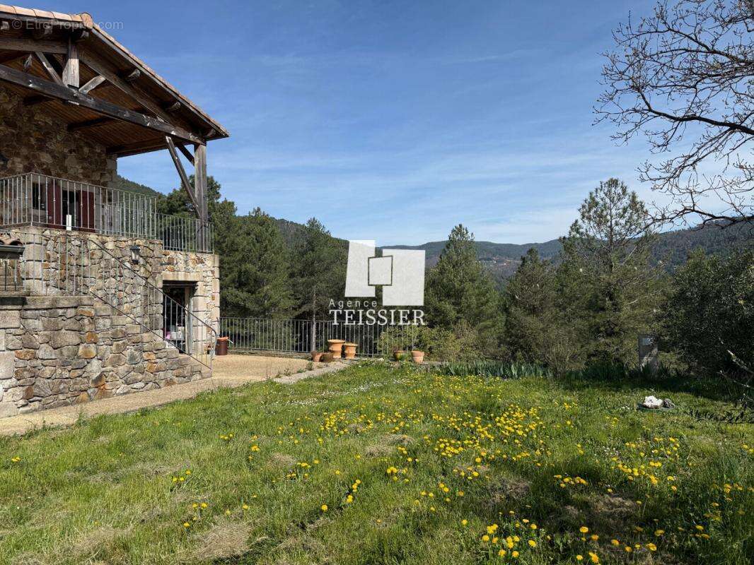 Maison à SAINT-PIERRE-SAINT-JEAN